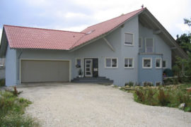 Innen- und Außenputzarbeiten mit Fensterfaschen und Farbgestaltung