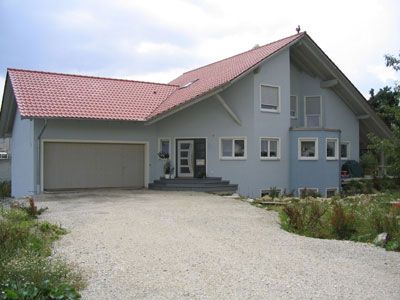 Innen- und Außenputzarbeiten mit Fensterfaschen und Farbgestaltung